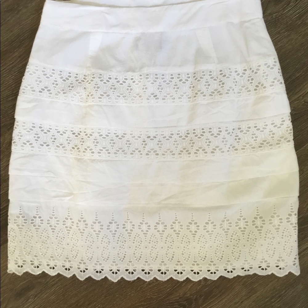 GAP embroidered/eyelet skirt, white